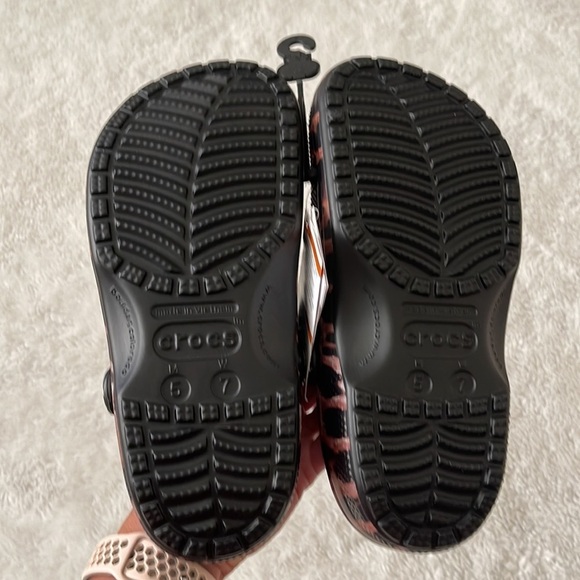 (NWT) Crocs Classic Unisex Animal Remix Clogs Black Multi Animal, Size: W7, M5 - Picture 10 of 17